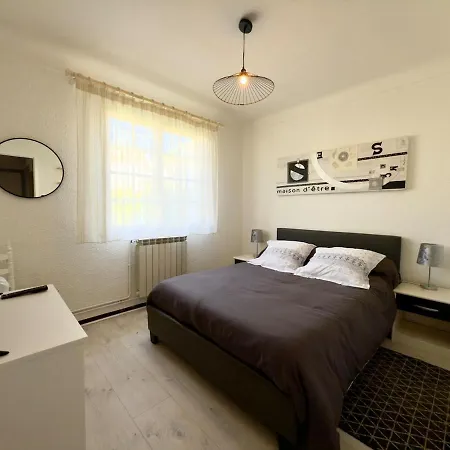 Agreable Maison Avec Piscine Proche De La *